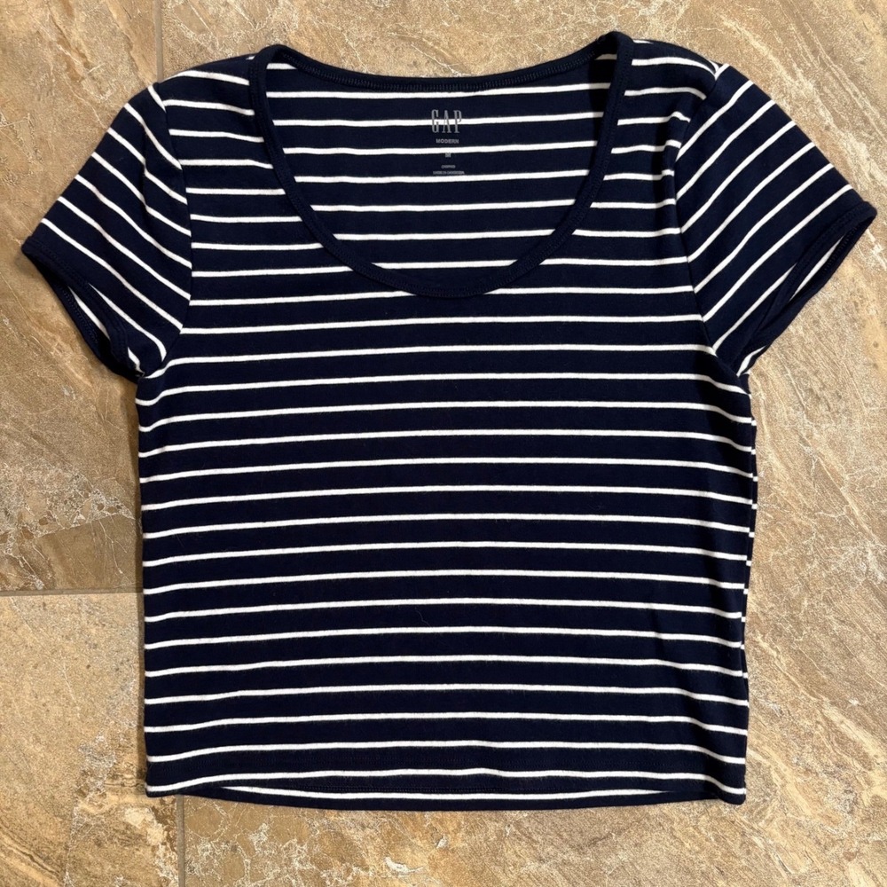 GAP Modern Cropped T-shirt Womens Medium Navy Blue White Striped Scoop Neck Tee